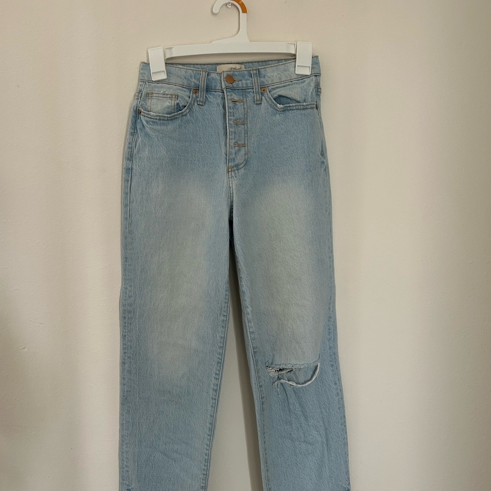 Universal Thread Blue Straight Leg Jeans with Distressed Knee